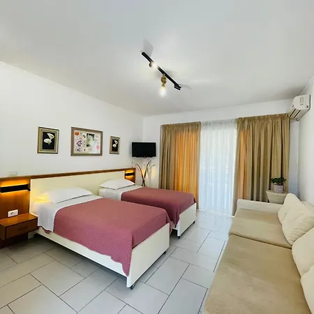 Menikos Apartments Himare Room photo
