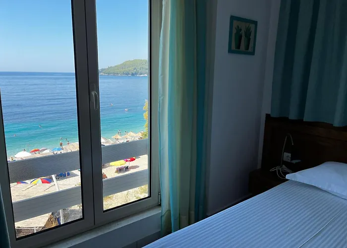 Menikos Apartments