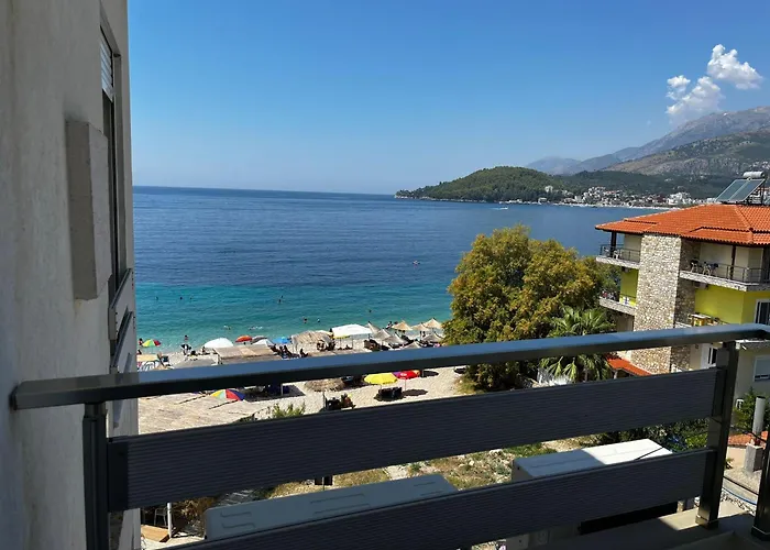 Menikos Apartments