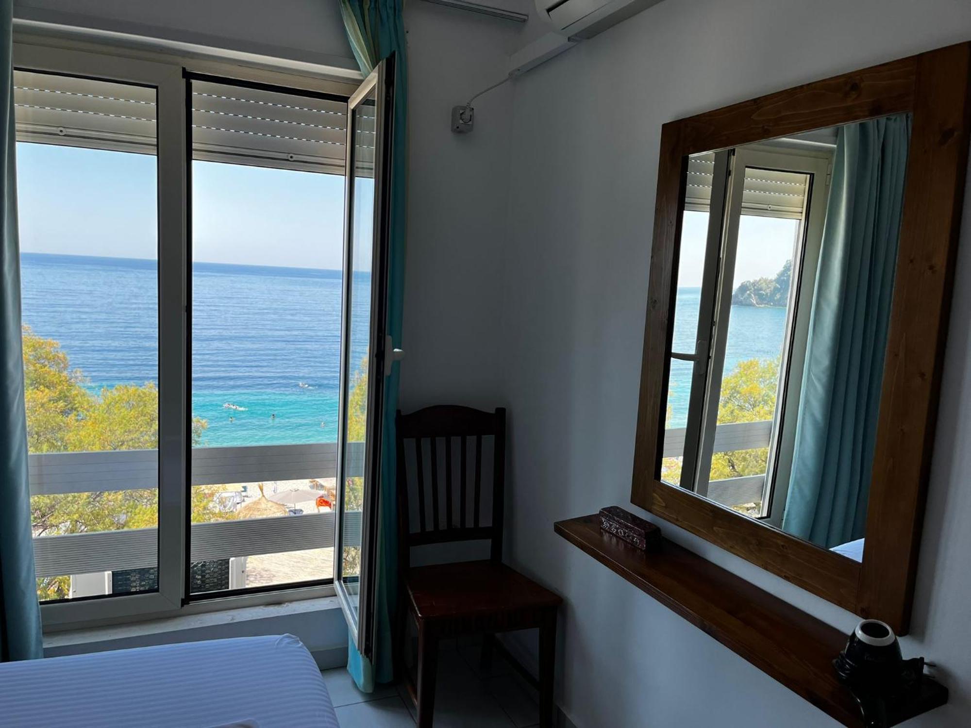 Menikos Apartment Himare