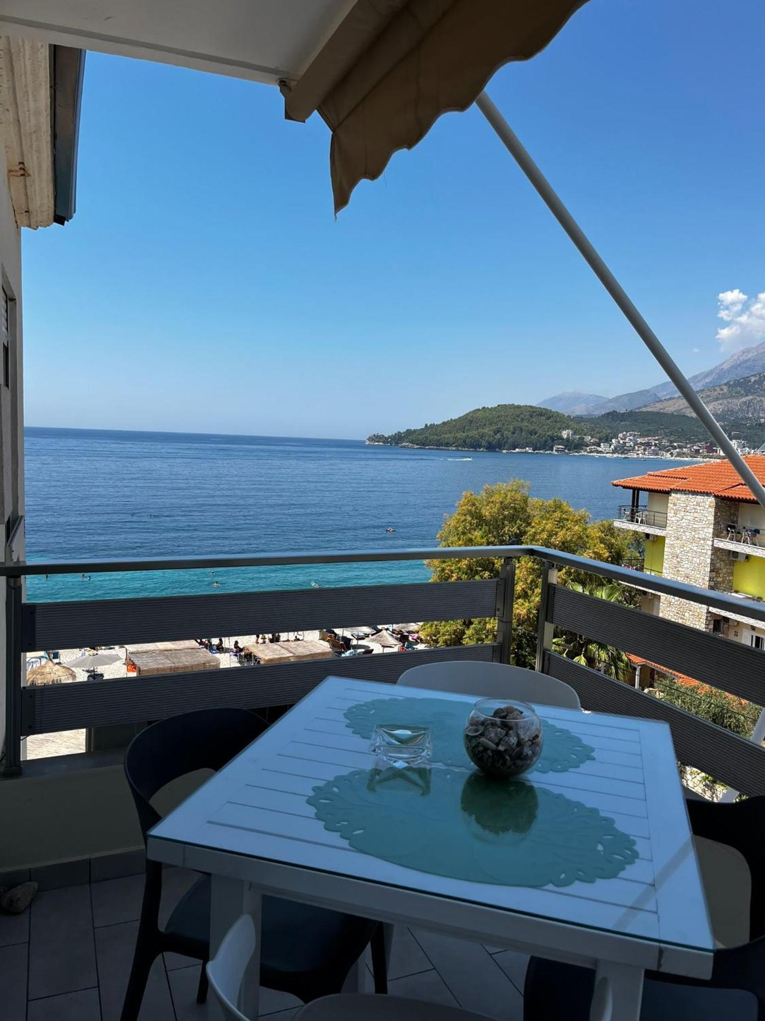 Apartment Menikos *