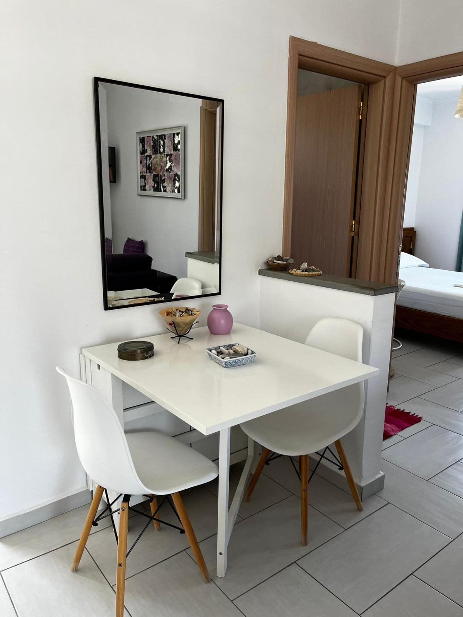 Menikos Apartment *
