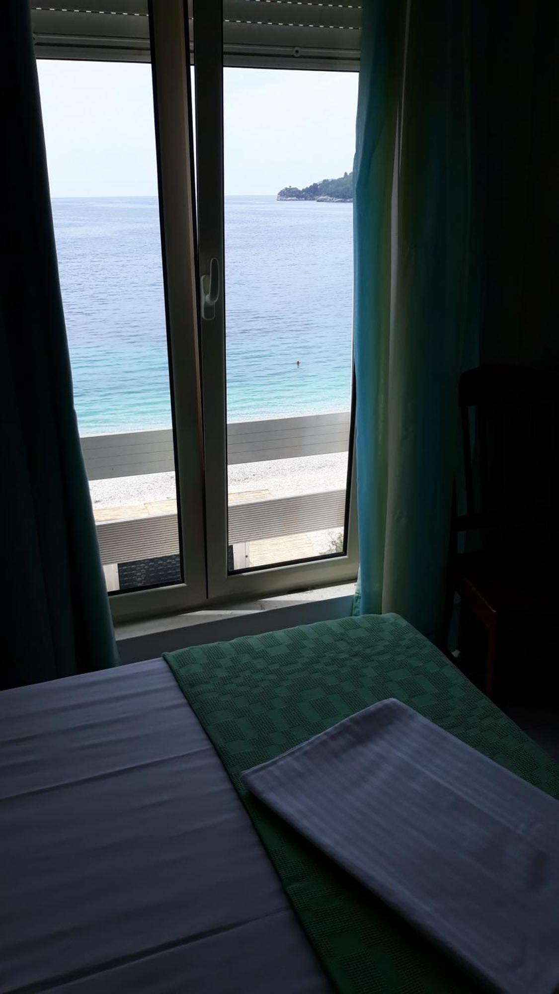 Menikos Apartment Himare