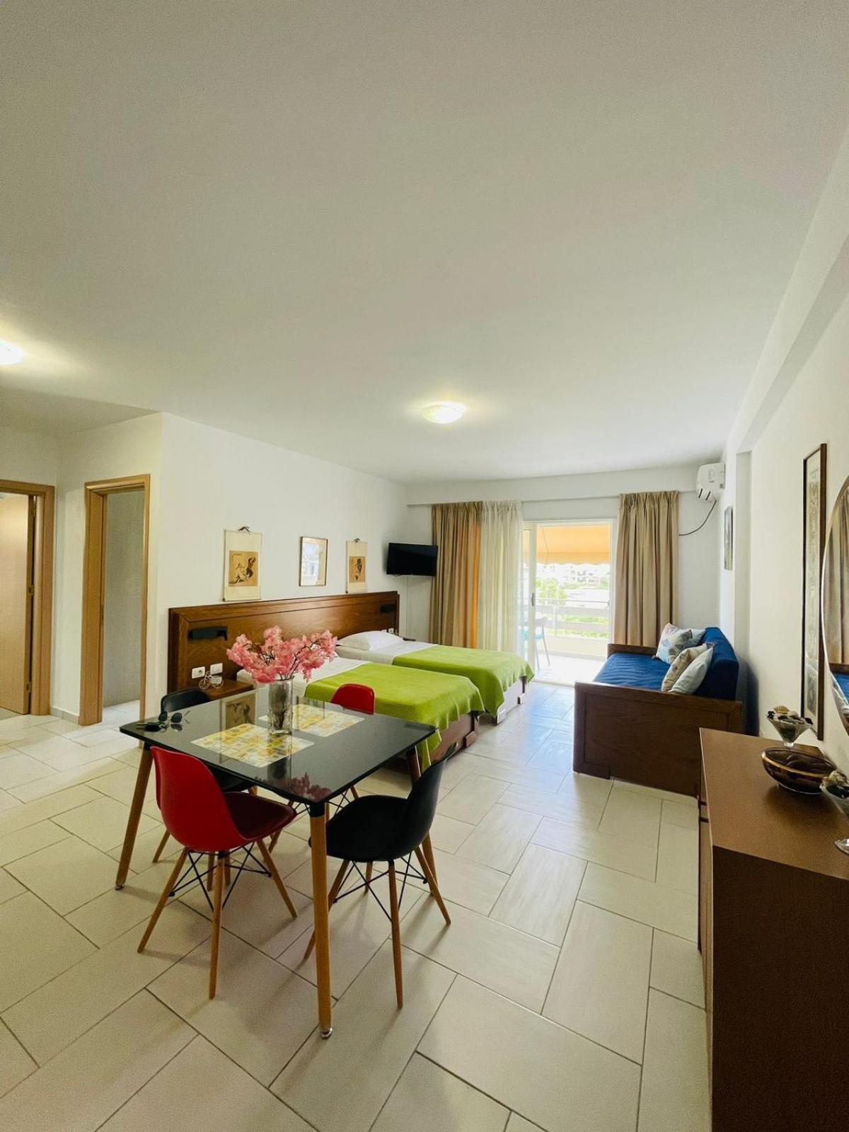 Menikos Apartment *