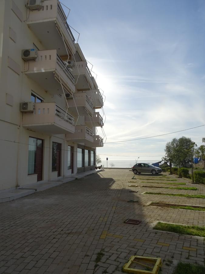 Menikos *